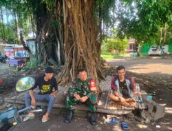 Dimanapun Tempatnya Berada, Babinsa Kemlayan Hadir dan Jalin Komunikasi dengan Warganya