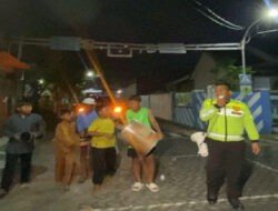 Polres Pasuruan Dampingi Warga Patrol Sahur Cegah Tawuran