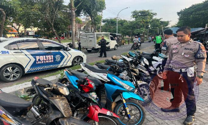 Polres Tanjungperak Amankan Puluhan Motor Diduga Balap Liar di Akses Suramadu