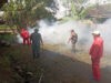 Babinsa Dampingi Dinas Kesehatan Lakukan Fogging Cegah DBD