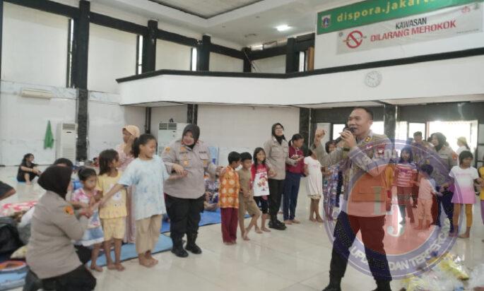 Biro Psikologi SSDM Polri Beri Dukungan Psikososial Bagi Korban Banjir Jakarta