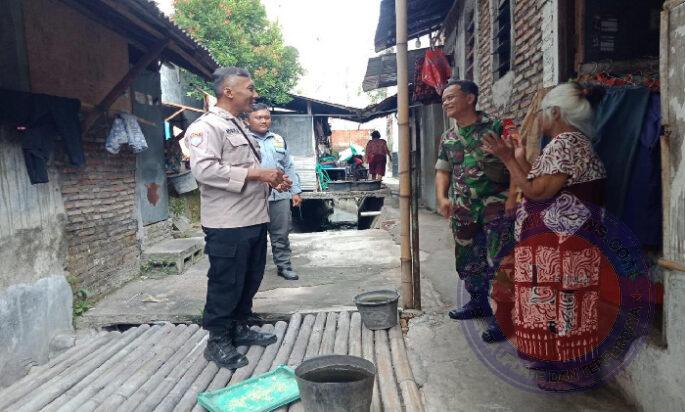 Intensifkan Kegiatan Patroli Sambang Warga, Babinsa Kepatihan Wetan Yakinkan Situasi Aman Dan Kondusif di Bulan Suci Ramadhan