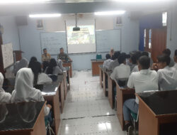 Danramil 04/Jebres Berikan Sosialisasi Penerimaan Calon Taruna Akademi TNI di SMAN 3 Surakarta