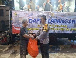 Polri Dirikan Dapur Lapangan 24 Jam Penuh untuk Korban Banjir Pondok Gede Permai Bekasi