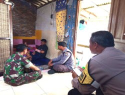 “Panggilan Hati” Babinsa Jagalan, Jenguk Petugas Kebersihan yang Sedang Sakit