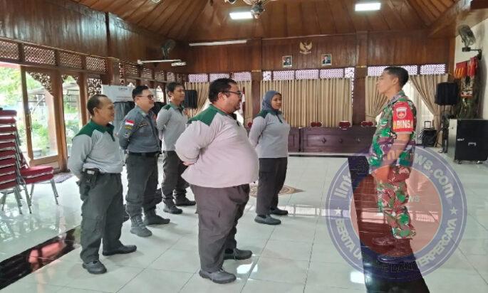 Tingkatkan kedisiplinan dan Loyalitas, Babinsa Sriwedari Laksanakan Pembinaan Linmas