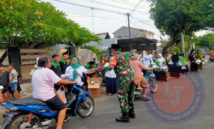 Peduli Sesama, Babinsa Karangjati Berbagi Takjil di Bulan Suci Ramadan