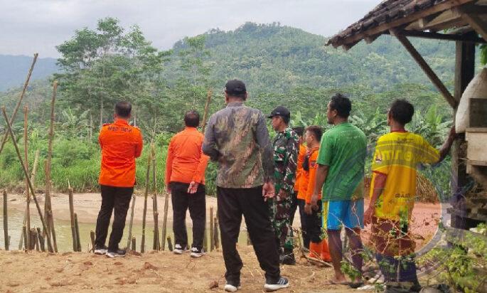 TNI dan BPBD Trenggalek Bergerak Cepat! Saluran Irigasi Jebol, Rumah Warga dan Sawah Terancam