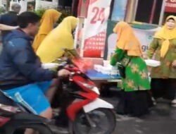 Pimpinan Cabang Aisyiyah Benowo Berbagi Takjil Gratis Ramadhan 1446 H.