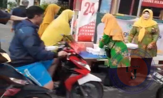 Pimpinan Cabang Aisyiyah Benowo Berbagi Takjil Gratis Ramadhan 1446 H.