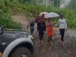 Terjang Jalan Terjal, Polisi di Probolinggo Bantu Warga Pulang dari Rumah Sakit Pasca Operasi Melahirkan