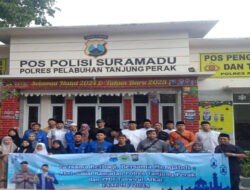 Polres Pelabuhan Tanjung Perak dan PMII Taswirul Afkar Gelar Kegiatan Sosial Ramadhan, Bagikan 150 Paket Takjil