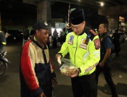 Polri Untuk Masyarakat, SOTR Polresta Malang Kota Bersama Mahasiswa Berbagi dan Jaga Kamtibmas