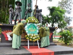 Peringati HUT ke 79 Persit Tahun 2025, Persit KCK Cab. XVI Dim Ponorogo Ziarah Rombongan
