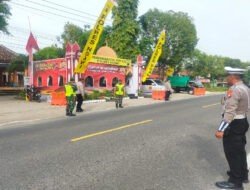 Babinsa Koramil 0805/04 Padas Laksanakan Pengamanan Lebaran Idul Fitri 1446 H di Pos Pam Kedungprahu