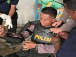Belasan Polisi Terluka Kena Lemparan Batu dan Petasan Saat Pengamanan Demo Tolak UU TNI di Surabaya