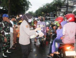 Sinergi TNI-Polri: 1000 Takjil untuk Warga Trenggalek