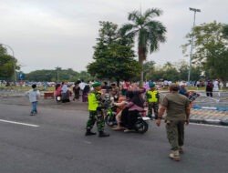 Babinsa Koramil 01/Ngawi Bersama Instansi Terkait Monitoring Pelaksanaan Sholat Idul Fitri di Wilayah Binaan