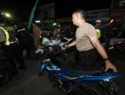 Polrestabes Surabaya Amankan Belasan Remaja Konvoi Tutup Jalan Saat Malam Takbir