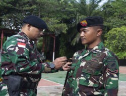 Dansatgas Pamtas RI-Malaysia, Yonkav 12/BC Pimpin Langsung Upacara Kenaikan Pangkat