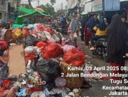 Pembiaran Sampah di Pasar Kaget Bendlay, Warga Keluhkan Bau Menyengat dan Ancaman Banjir