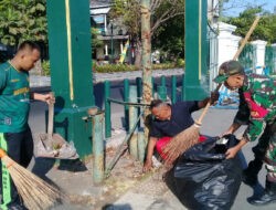 Wujudkan Kemanunggalan TNI-Rakyat, Babinsa Keprabon Bersama Warga Masyarakat Laksanakan Kerja Bakti