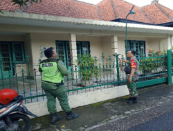 Babinsa Kepatihan Wetan Gencar Patroli, Cek Rumah Kosong Ditinggal Mudik
