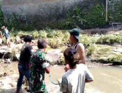 Koramil Sawit dan Warga Gotong Royong Bersihkan Sungai di Desa Jatirejo