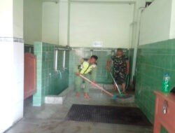 Wujud Nyata Toleransi Umat Beragama, Babinsa Punggawan bersama Linmas Bersihkan Tempat Ibadah