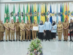 Dinilai Patuh Selenggarakan Pelayanan Publik, Kemendagri Terima Penghargaan dari Ombudsman RI