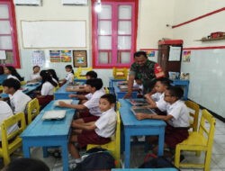 Tanpa Lelah, Babinsa Sudiroprajan Dampingi Pendistribusian Makan Bergizi Gratis di Sekolah