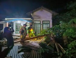 Warga Tak Sendiri: Aksi Nyata TNI, Polri, dan BPBD Hadapi Longsor di Ngadimulyo