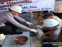 Polri Peduli, Polsek Jatiuwung Bersama PT Gadjah Tunggal TBK Bedah Rumah Warga Tak Mampu