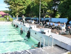 Gelar PSJM, Anggota Kodim Ponorogo Laksanakan Renang Militer