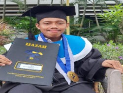 Senyum Bahagia Didin, Mahasiswa Difabel Lulusan PENS Jalur PJJ