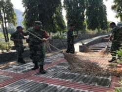 Sambut HUT Ke-59 Korem 074/Warastratama, Koramil 04/Jebres Kerja Bakti di TMP Kusuma Bakti Juruq