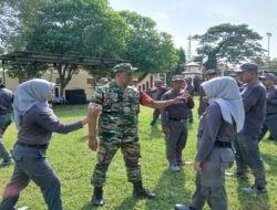 Babinsa Jebres Adakan Pelatihan Siaga Mandiri Satlinmas Sebagai Garda Terdepan Keamanan Lingkungan Kelurahan Jebres