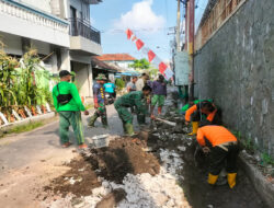 Danramil 03 Serengan Gandeng Warga dan Ormas Kerja Bakti KBD Tahap II TA. 2025
