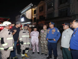 Dirjen Bina Adwil Safrizal ZA Beri Komando Langsung kepada Tim Damkar dalam Penanganan Kebakaran di Pekanbaru