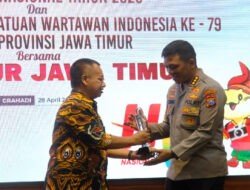 Kapolresta Sidoarjo Terima Penghargaan dari PWI Jatim