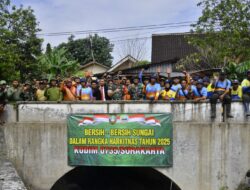 Puncak Peringatan Hari Kebangkitan Nasional, Kodim Surakarta Gelar Karya Bakti Pembersihan Sungai dan Saluran Air di 5 Kecamatan