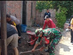 Peduli Warga Binaaan, Serda Ichsan Terjun Lansung Bantu Rehab Rumah
