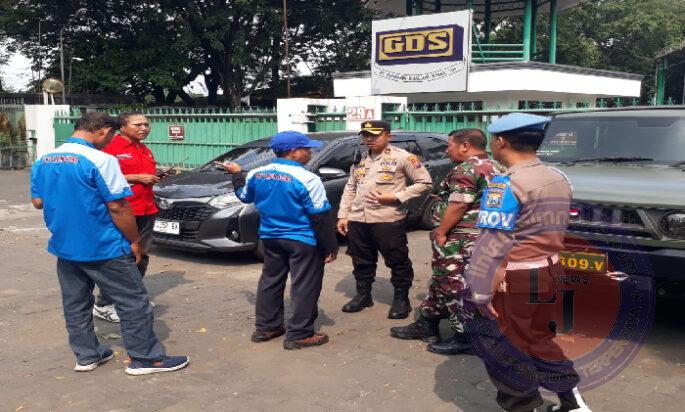 Polres Pelabuhan Tanjung Perak Pam Jalur dan Kawal Peserta Peringatan May Day di Surabaya