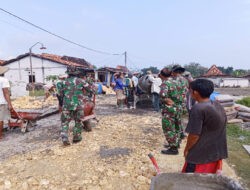 Semangat Babinsa dan Warga Desa Kayen Bangun Talud Jelang Pembukaan TMMD
