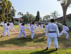 Tumbuh di Atas Semangat Baja: Karateka Cilik Trenggalek Cetak Prestasi di Markas TNI