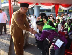 Wabup dr.Asluchul Alif: Semoga Pulang dengan Haji yang Mabrur, 260 Jamaah Calon Haji Gresik Berangkat.