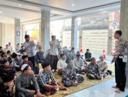 Polisi Beri Edukasi Santri Kenalkan Program Keselamatan Berkendara