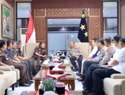 Kapolda Jatim Terima Kunjungan Kajati Perkuat Sinergitas Antar Lembaga Penegak Hukum