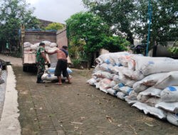 Pastikan Sesuai HPP, Anggota TNI Kodim Ponorogo Pendampingan Sergab Petani