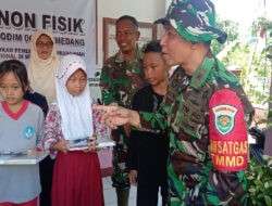 Dansatgas TMMD ke-124 Tebar Semangat Belajar, Bagikan Alat Tulis di SDN Pamulihan Situraja